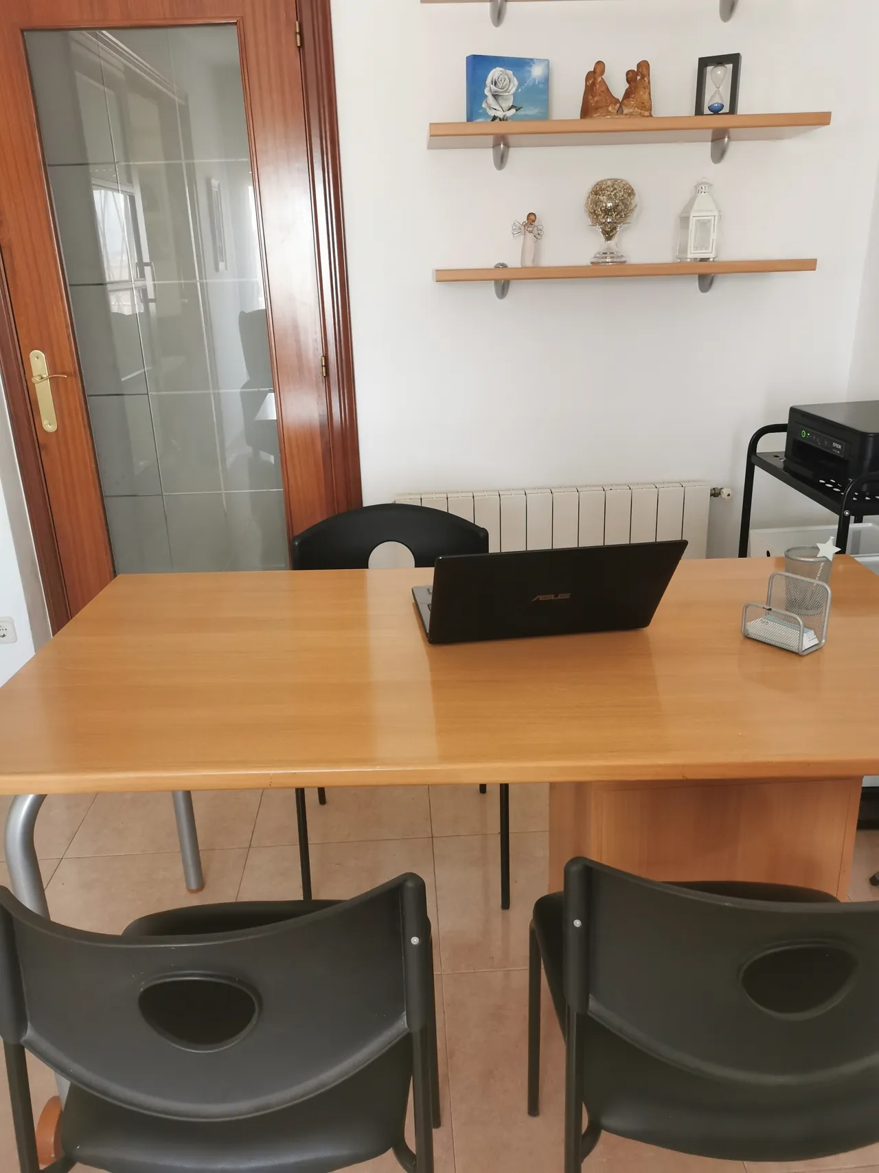 Mesa de trabajo de la consulta de psicología